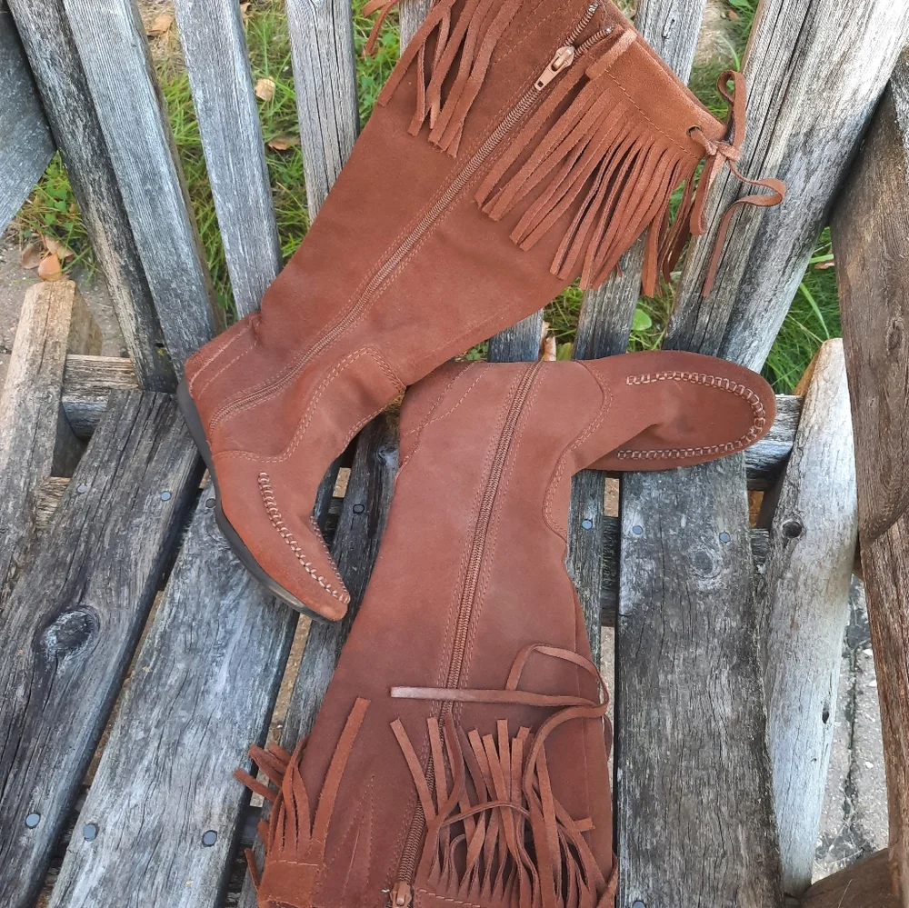 Brown suede fringe tall boots sz 8 moc style O-Brian